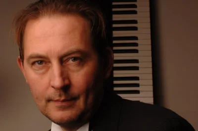 Logo Michel van der Esch pianiste chanteur
